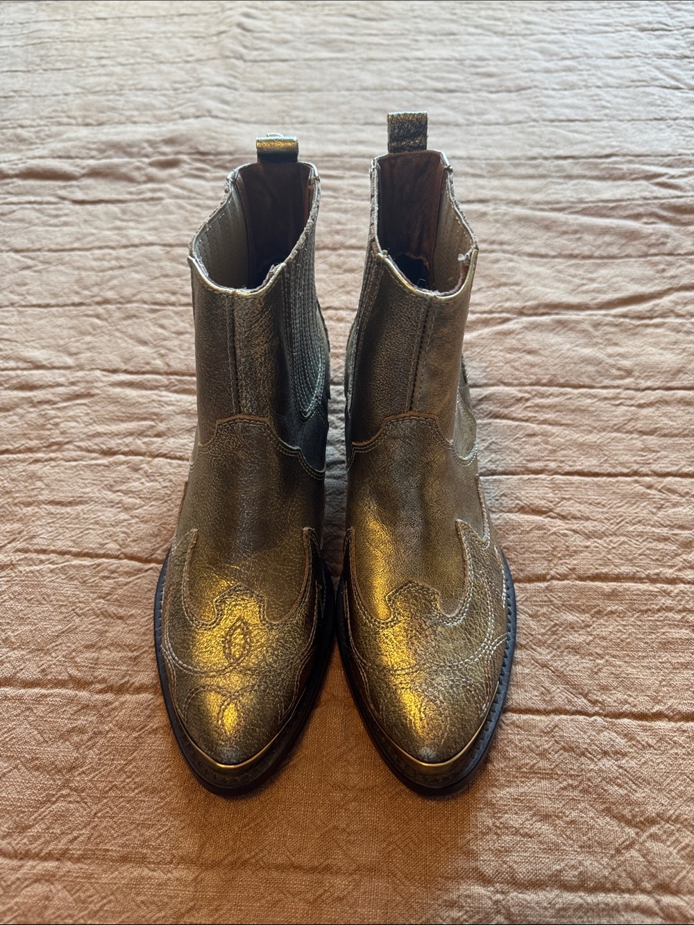 NWOB Guess Western Booties - Picture 4 of 5